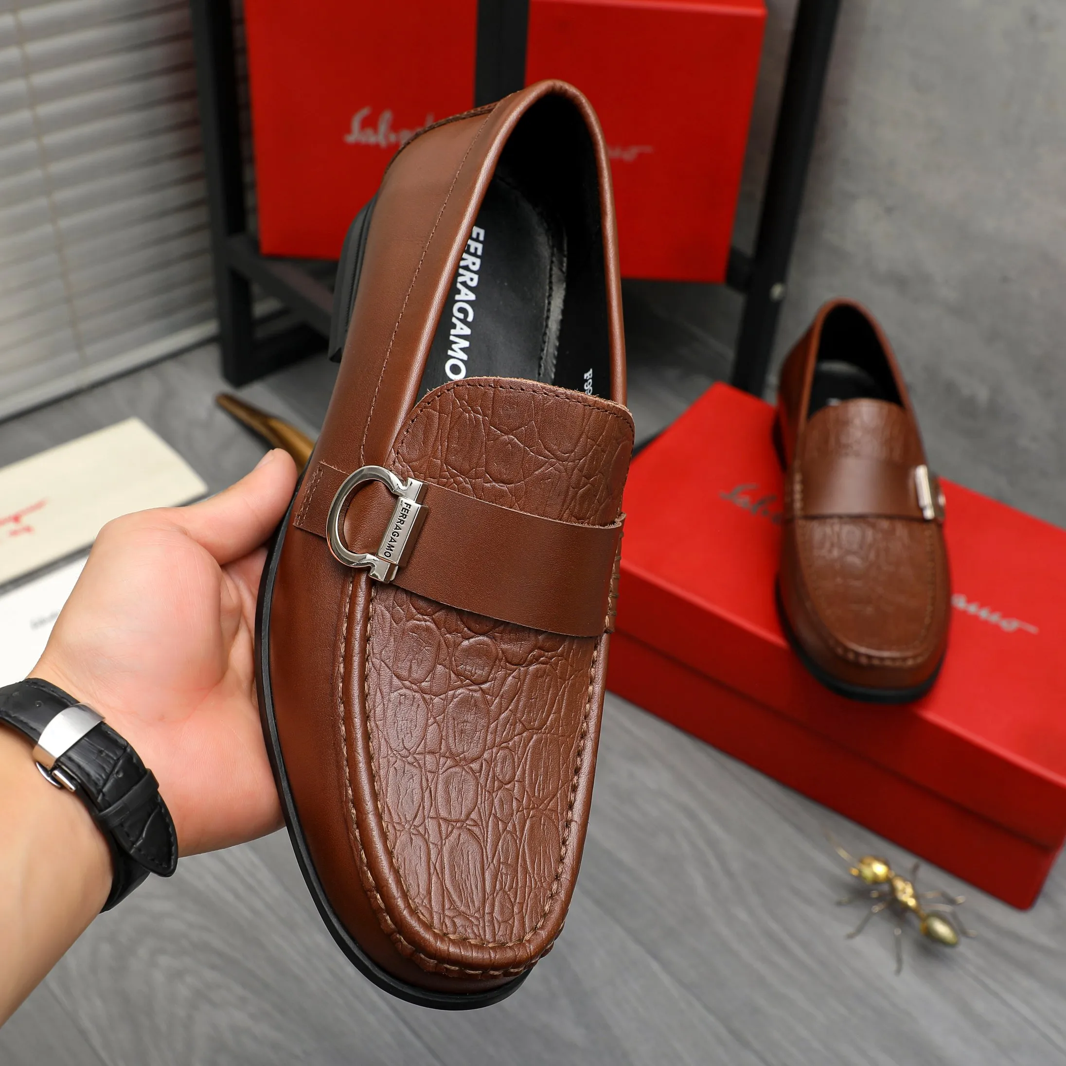Men's shoes 💰p460 Product trademark: Ferragamo " Ferragamo ] Business slip-on leather shoes Regular size: 38-45 Product material: Selected stone grain cowhide upper, cowhide lining, original rubber outsole